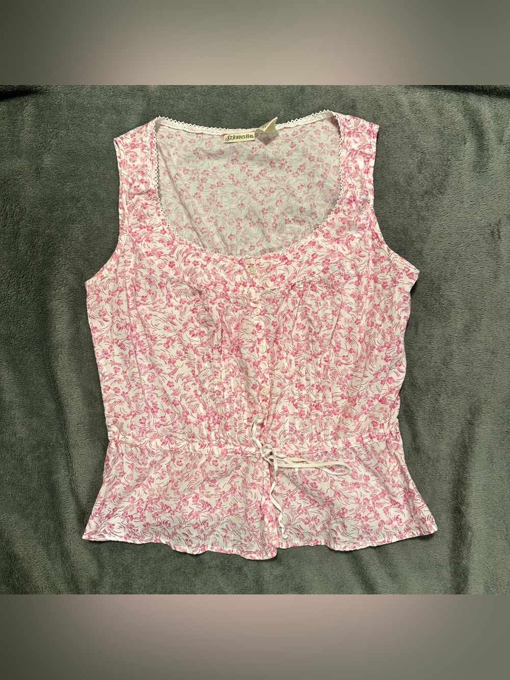 St. Johns Bay Women’s 100% Cotton Ditsy Floral Sleeveless Whimsical Top - Medium